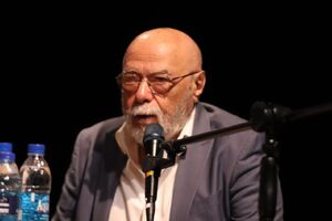 اکبر زنجانپور: بعد از ۶۰ سال کار کردن به این نتیجه رسیدهام که انگار اشتباه کردهام! 4 بعد از ۶۰ سال کار کردن به این نتیجه رسیدهام که انگار اشتباه کردهام!